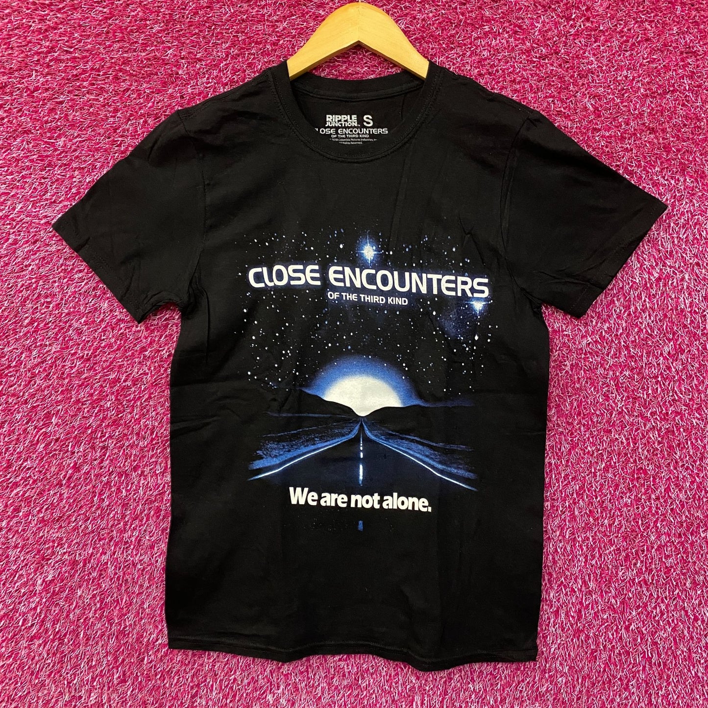 Close Encounters of the Third Kind We Are Not Alone T-Shirt Small