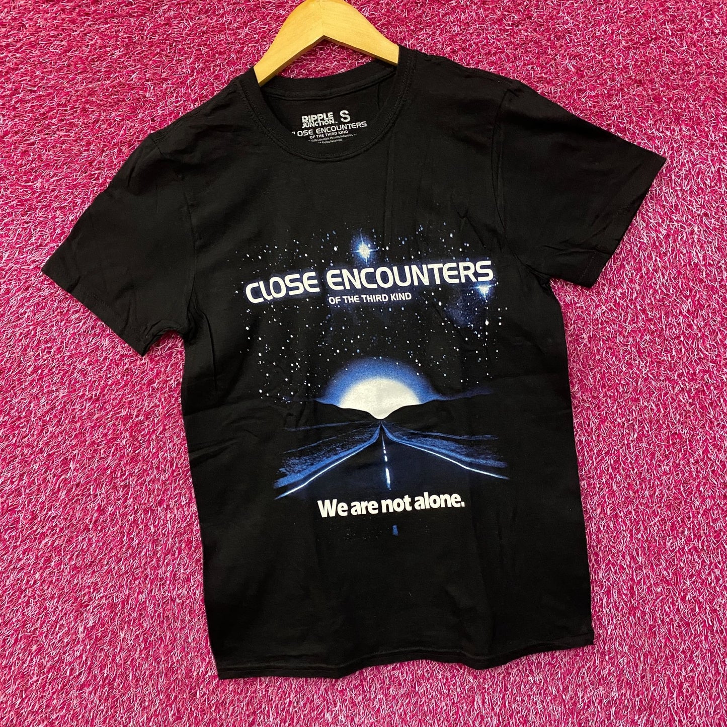 Close Encounters of the Third Kind We Are Not Alone T-Shirt Small