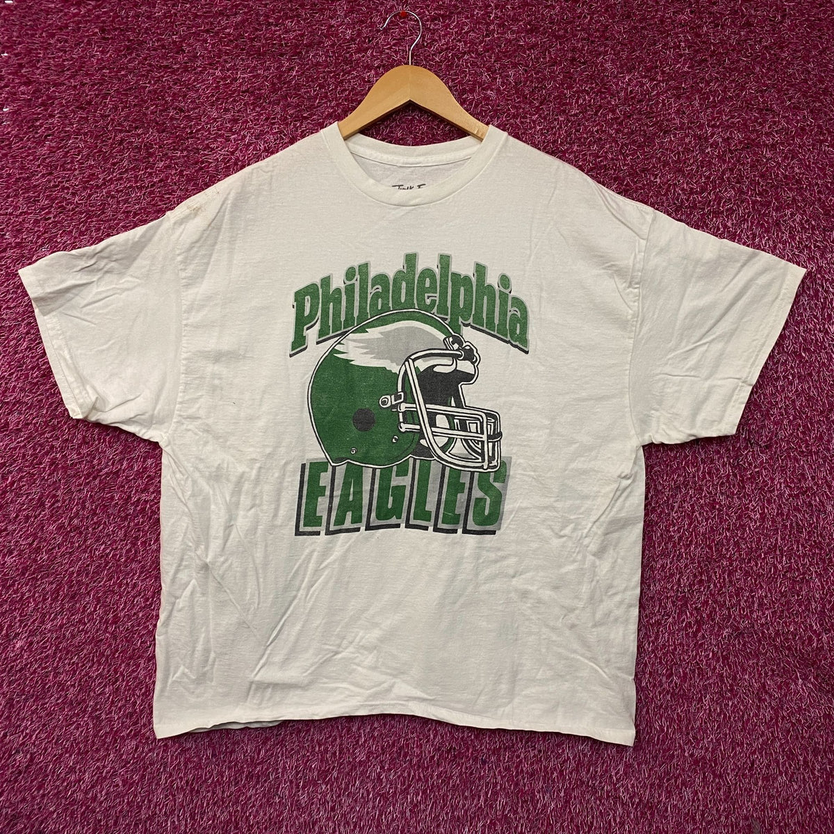 Philadelphia Eagles Helmet Tshirt size XL