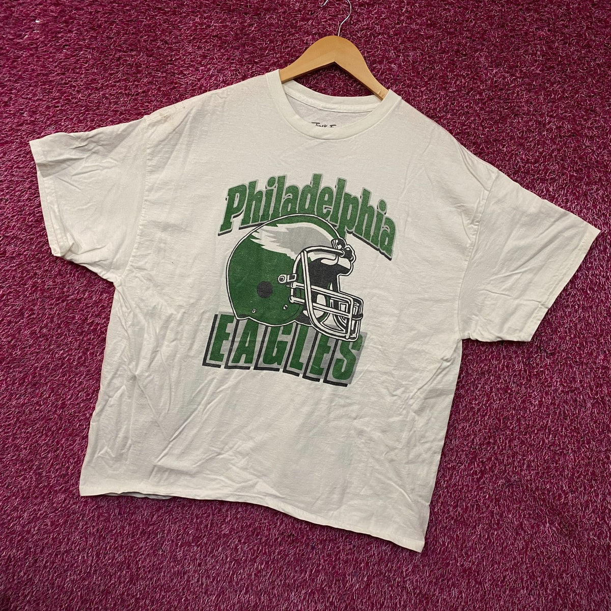 Philadelphia Eagles Helmet Tshirt size XL