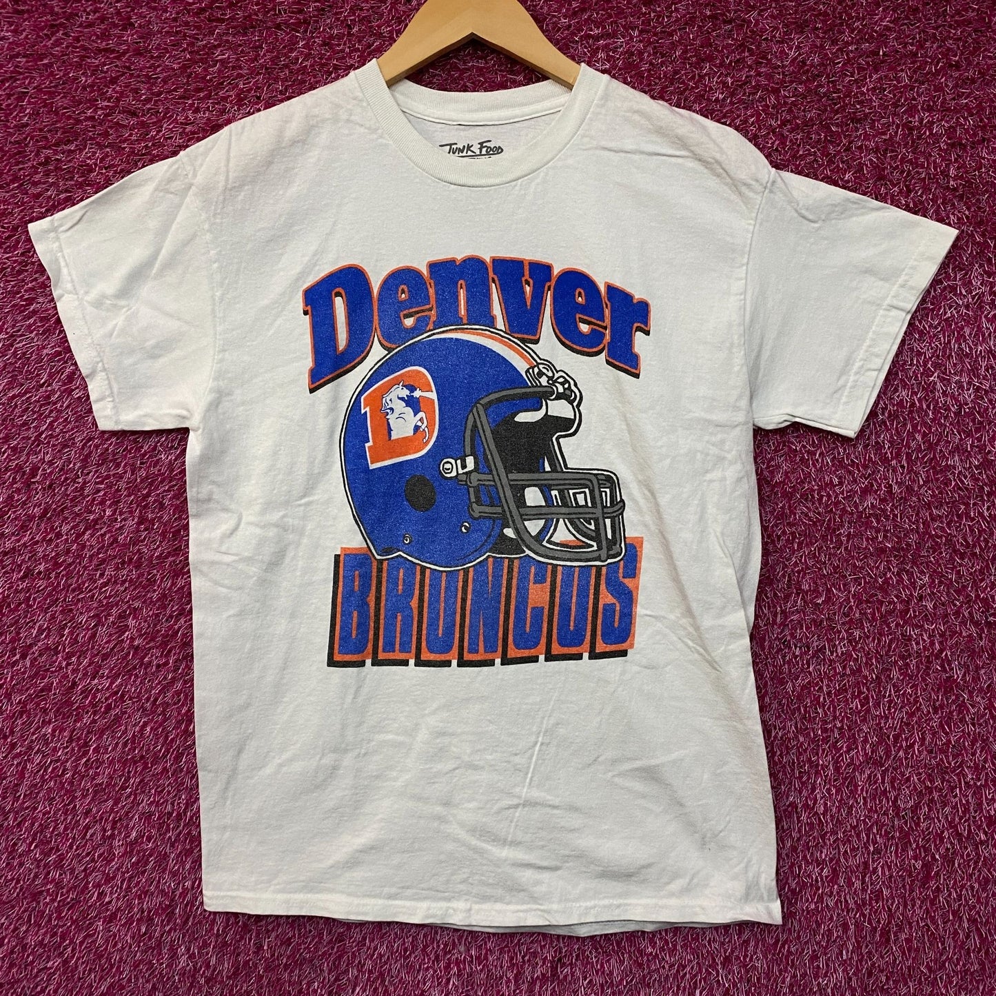 Junk Food NFL Denver Broncos Throwback Helmet Logo T- Shirt Small