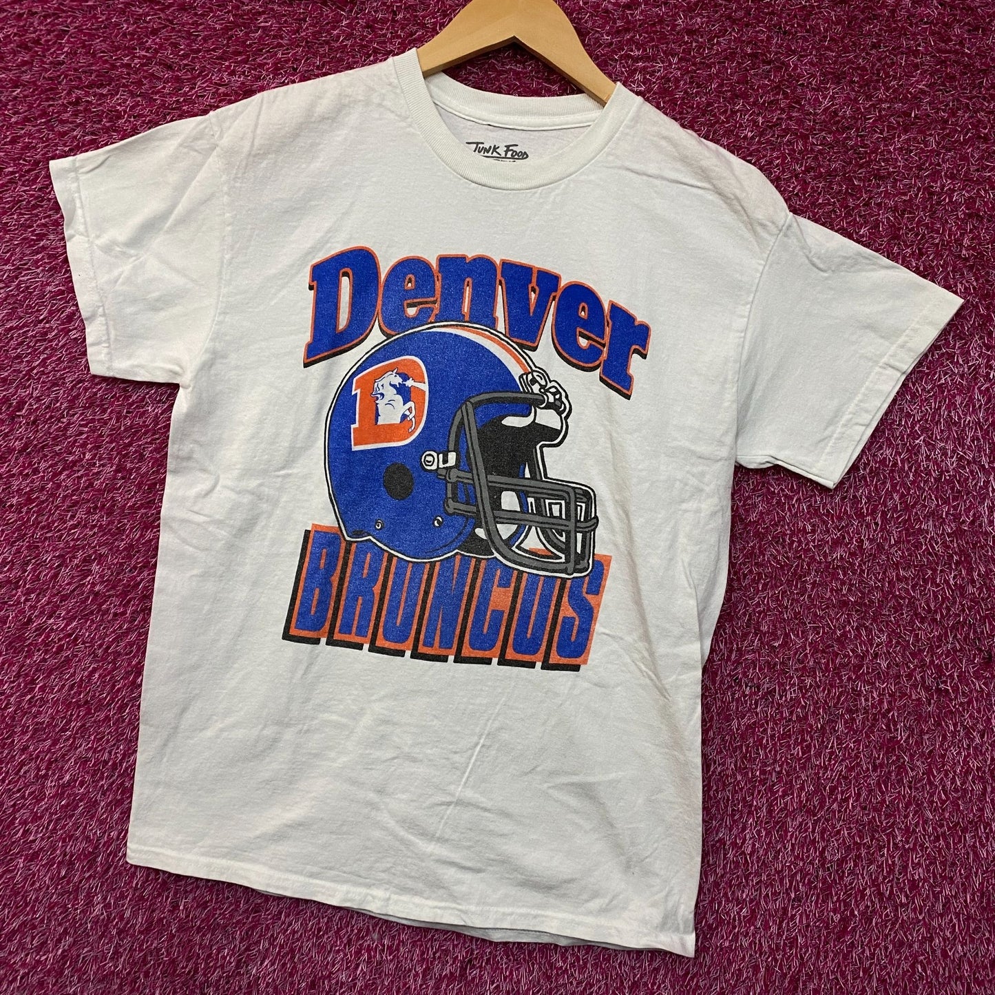 Junk Food NFL Denver Broncos Throwback Helmet Logo T- Shirt Small