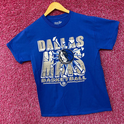 Junk Food Dallas Mavericks Break Through Basketball T-Shirt Small