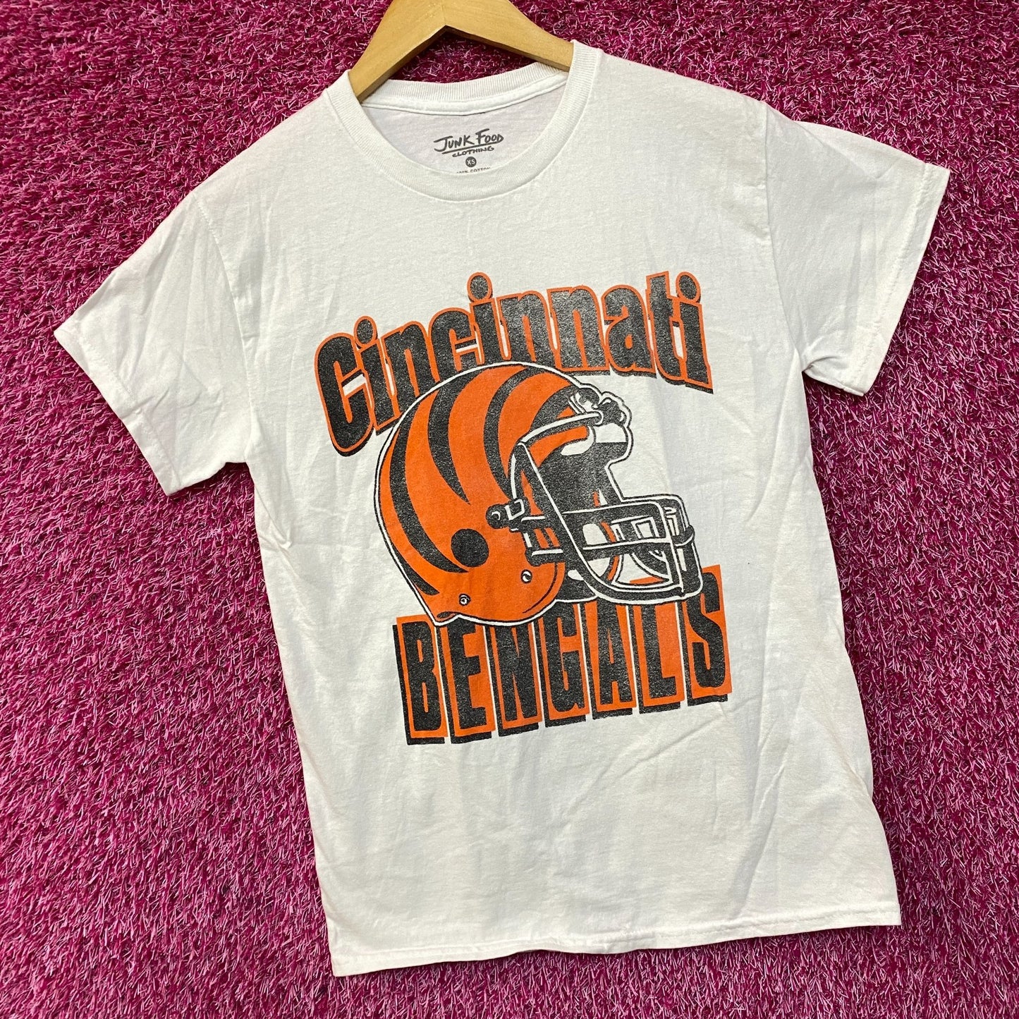Junk Food Clothing NFL Cincinnati Bengals Helmet Logo T-Shirt XS