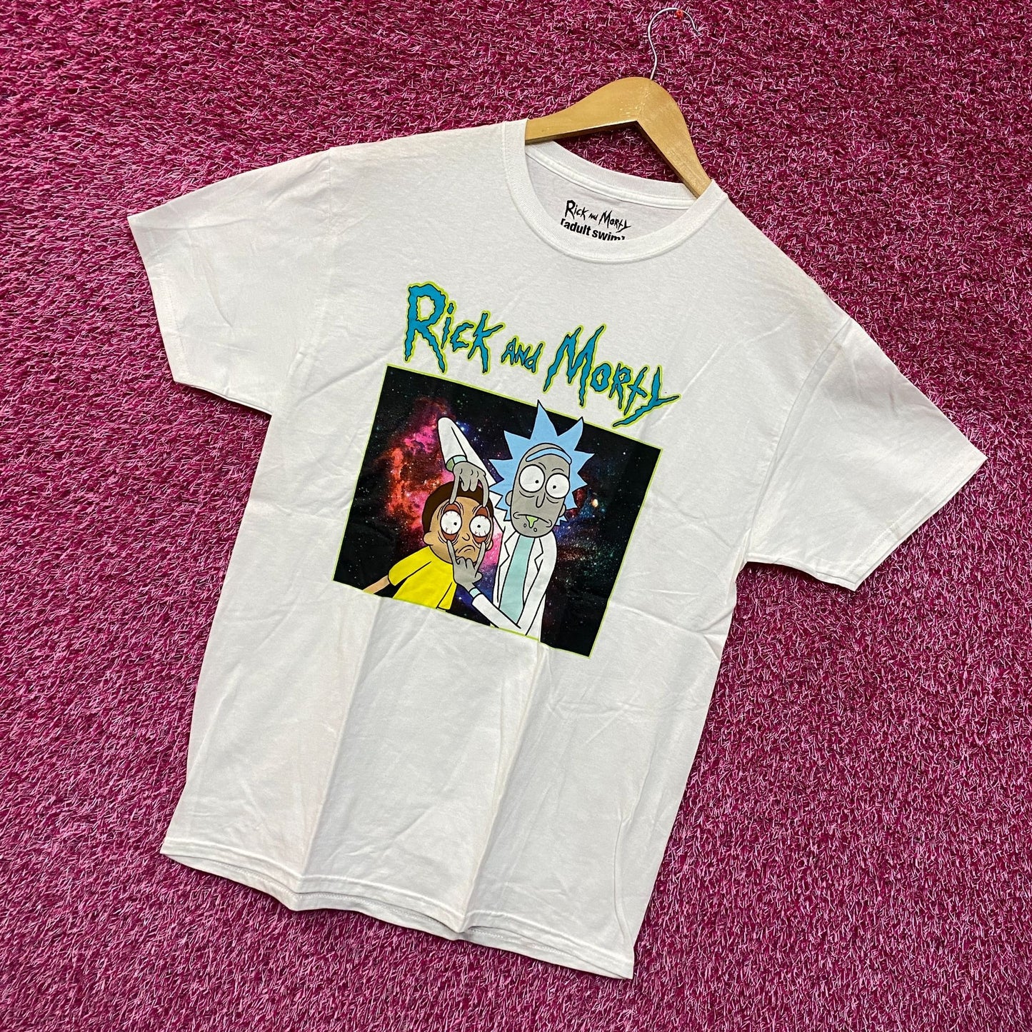 Rick and Morty Eye Pull T-shirt size medium