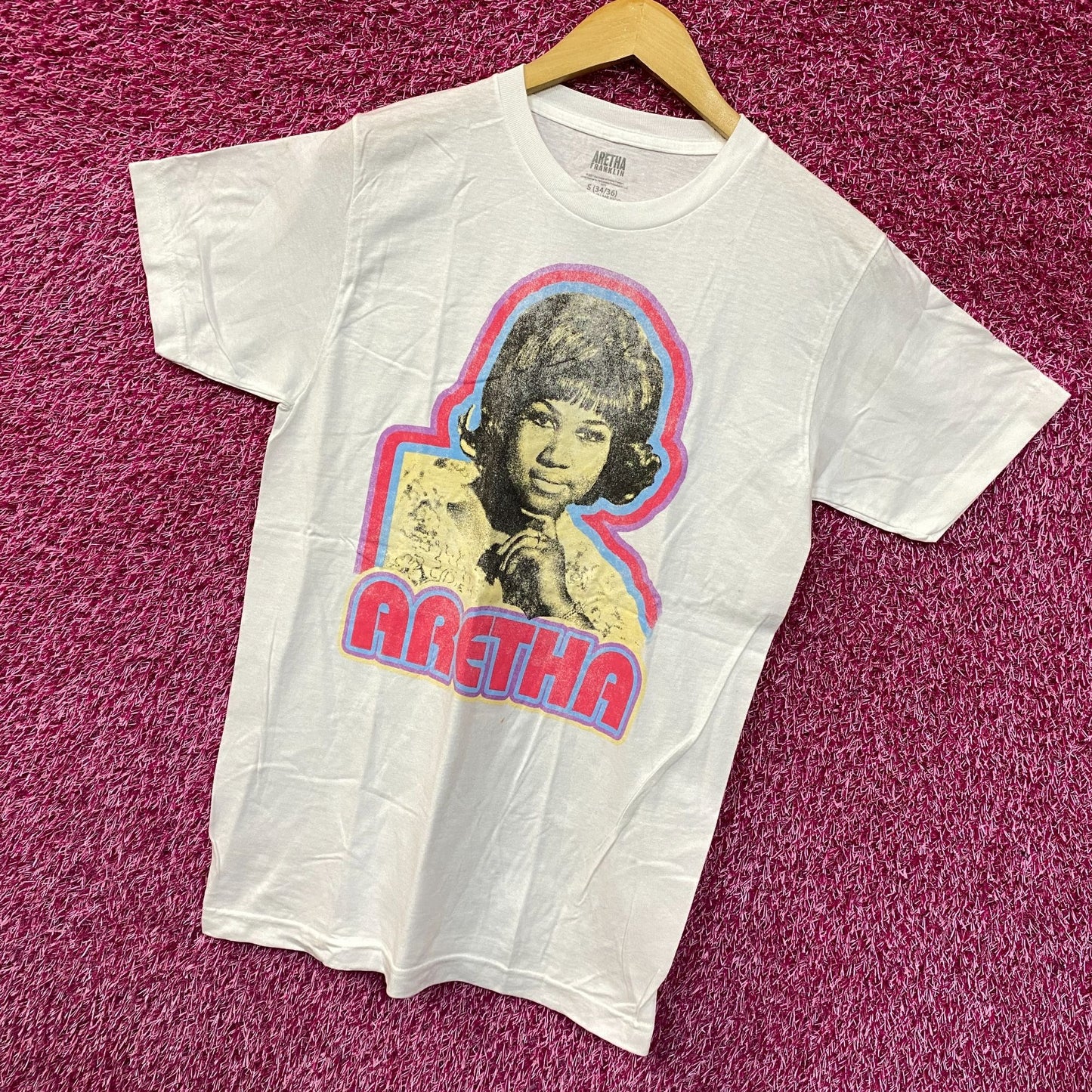 Aretha Franklin Groovy Concert Poster Queen of Soul Tee S