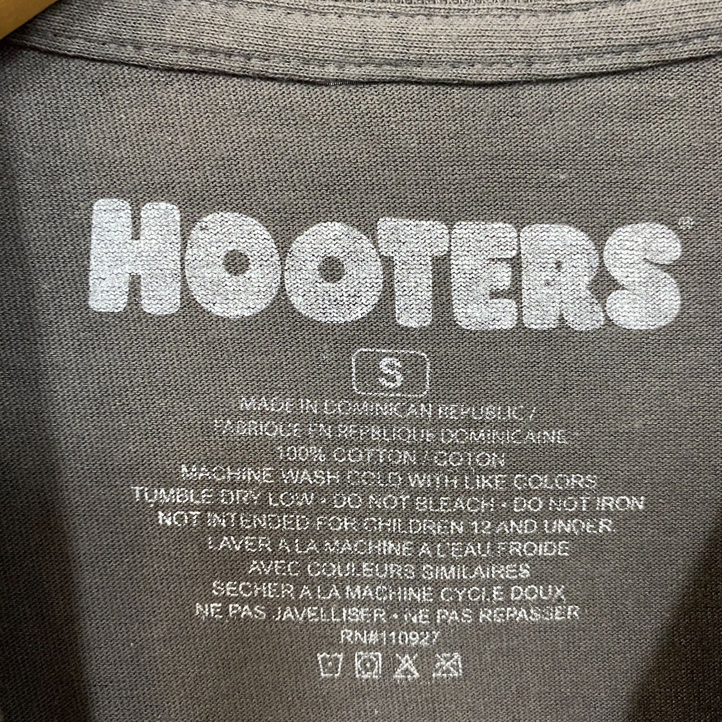 Hooters Racing Come See Your Favorite Racer T-Shirt small