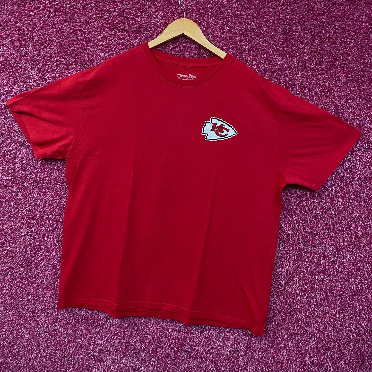 Junk Food Kansas City Chiefs NFL Helmet Graphic T-Shirt 2XL