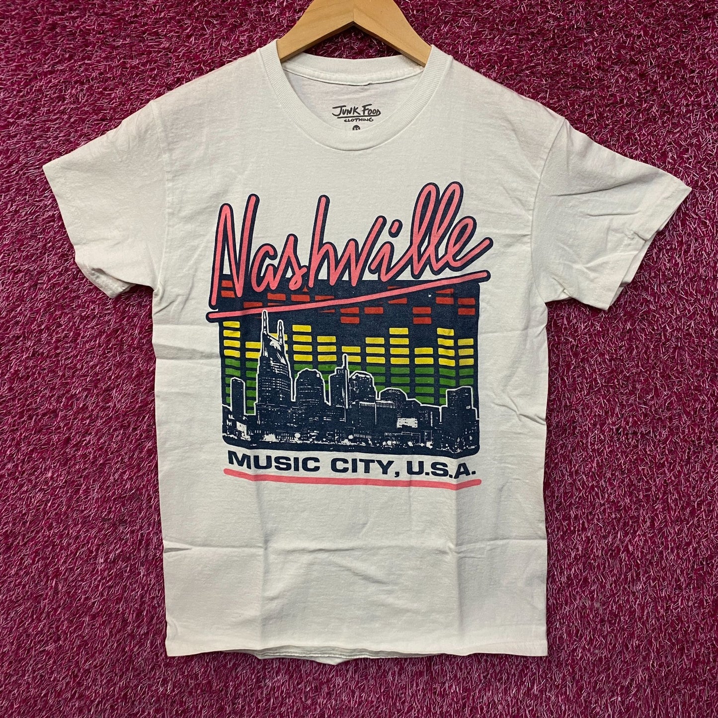 Junk Food Nashville Music City Skyline Vintage Stye Tee XS