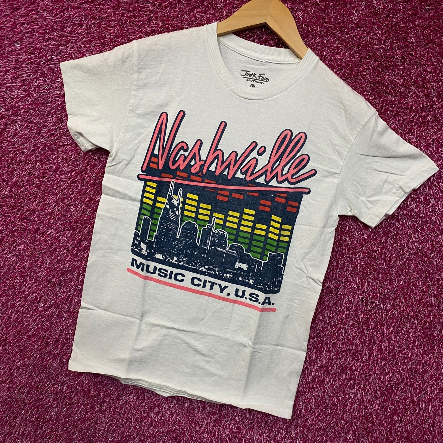 Junk Food Nashville Music City Skyline Vintage Stye Tee XS