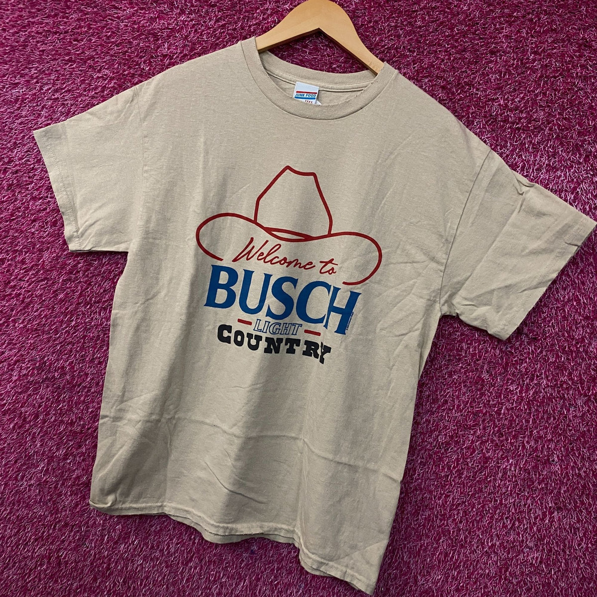 Welcome to Busch Light Country Cowboy Hat Beige T-Shirt Medium