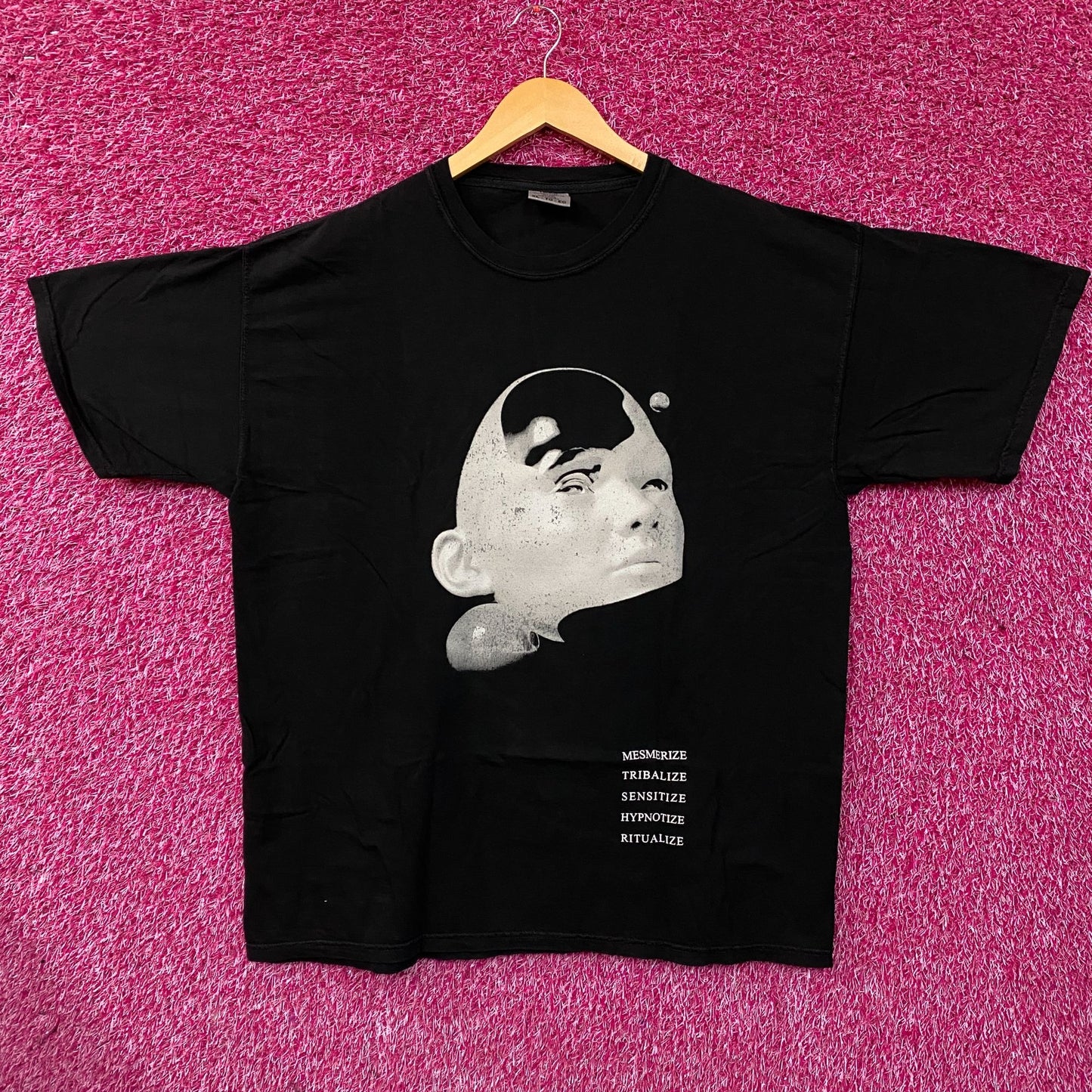 Magic Silo Threads Series III White Stone Head Graphic T-Shirt XL