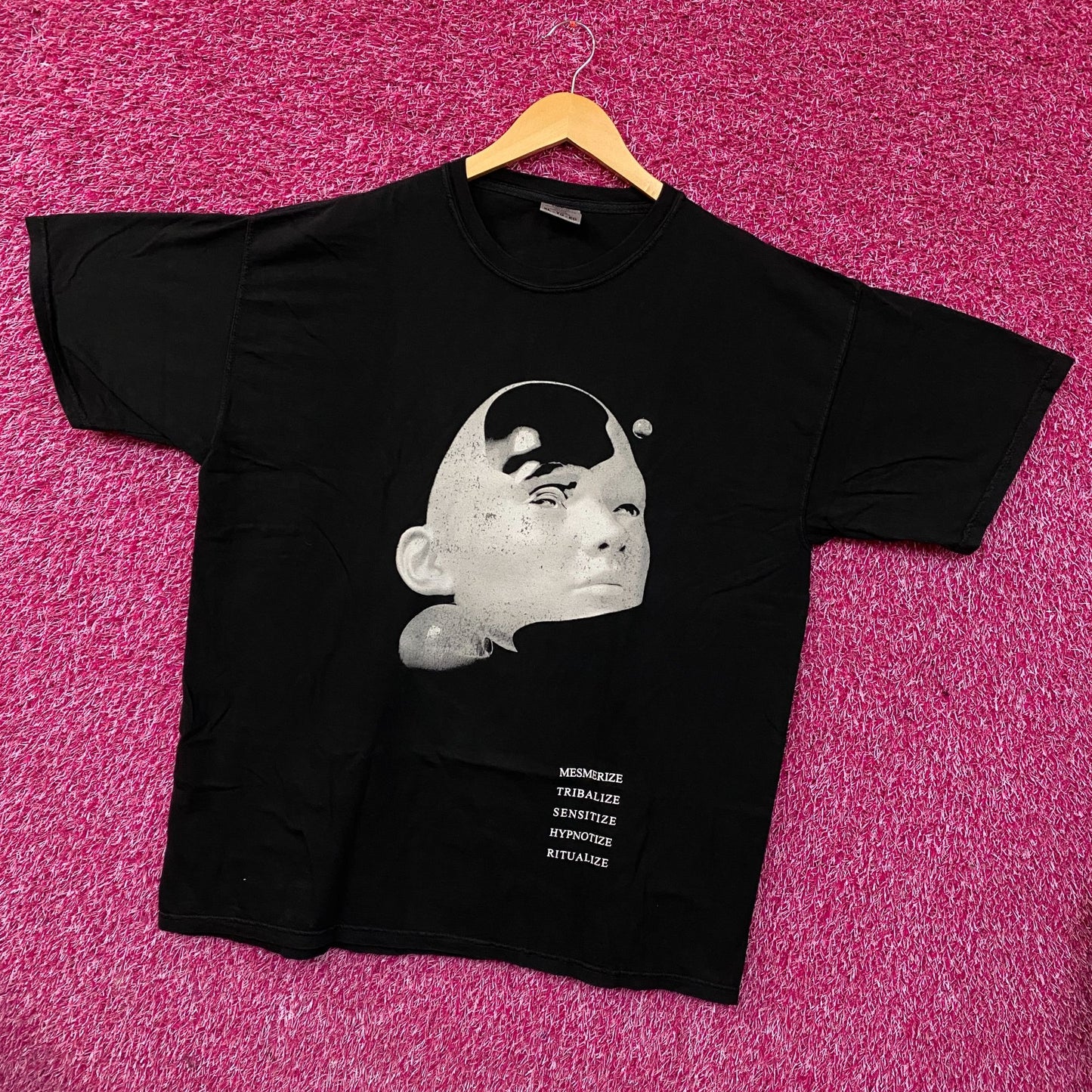 Magic Silo Threads Series III White Stone Head Graphic T-Shirt XL