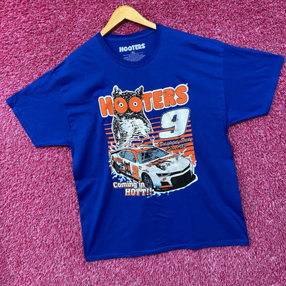 Hooters Coming In Hot Delightfully Tacky Since 1983 T-Shirt XL