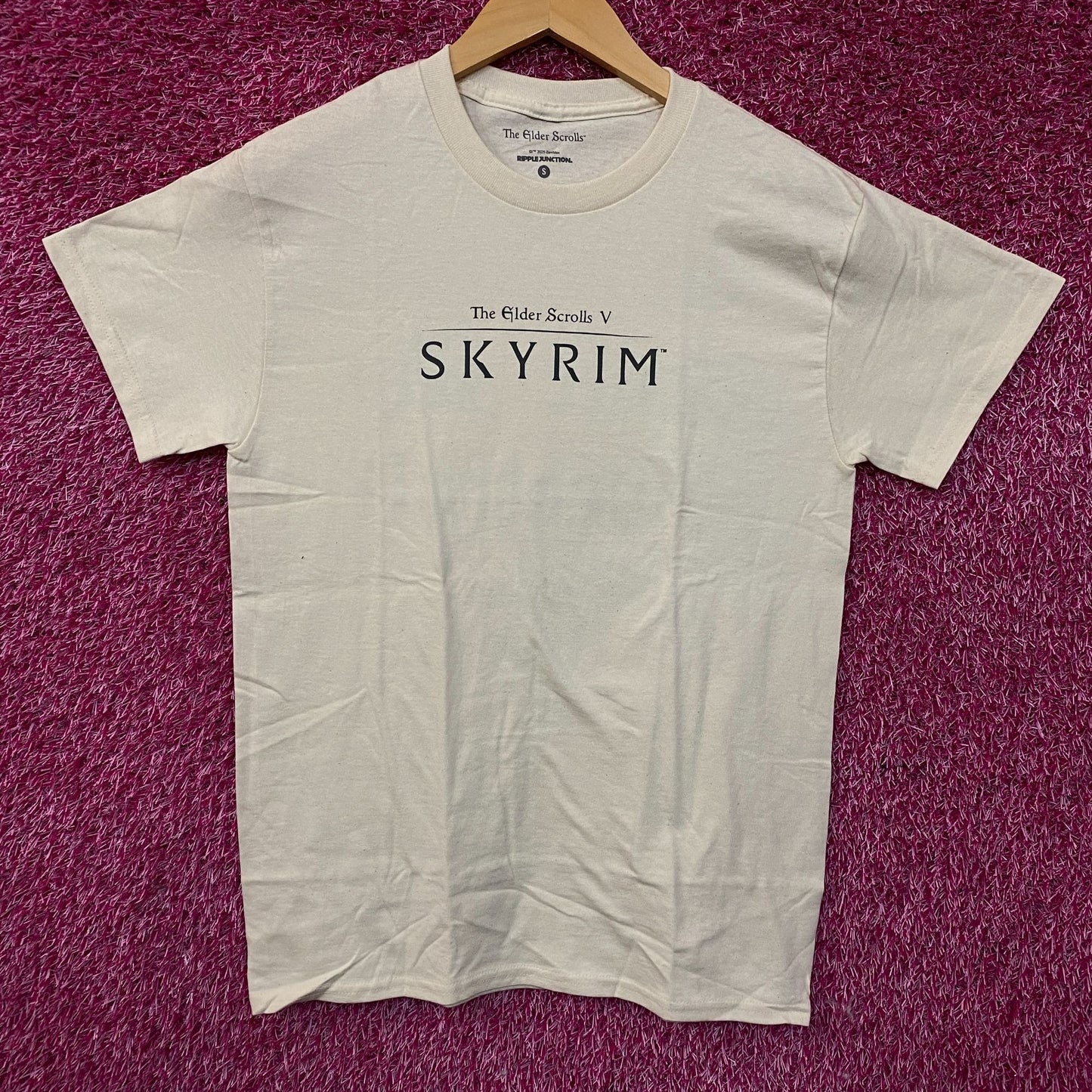 The Elder Scrolls V: Skyrim Graphic T-Shirt Small