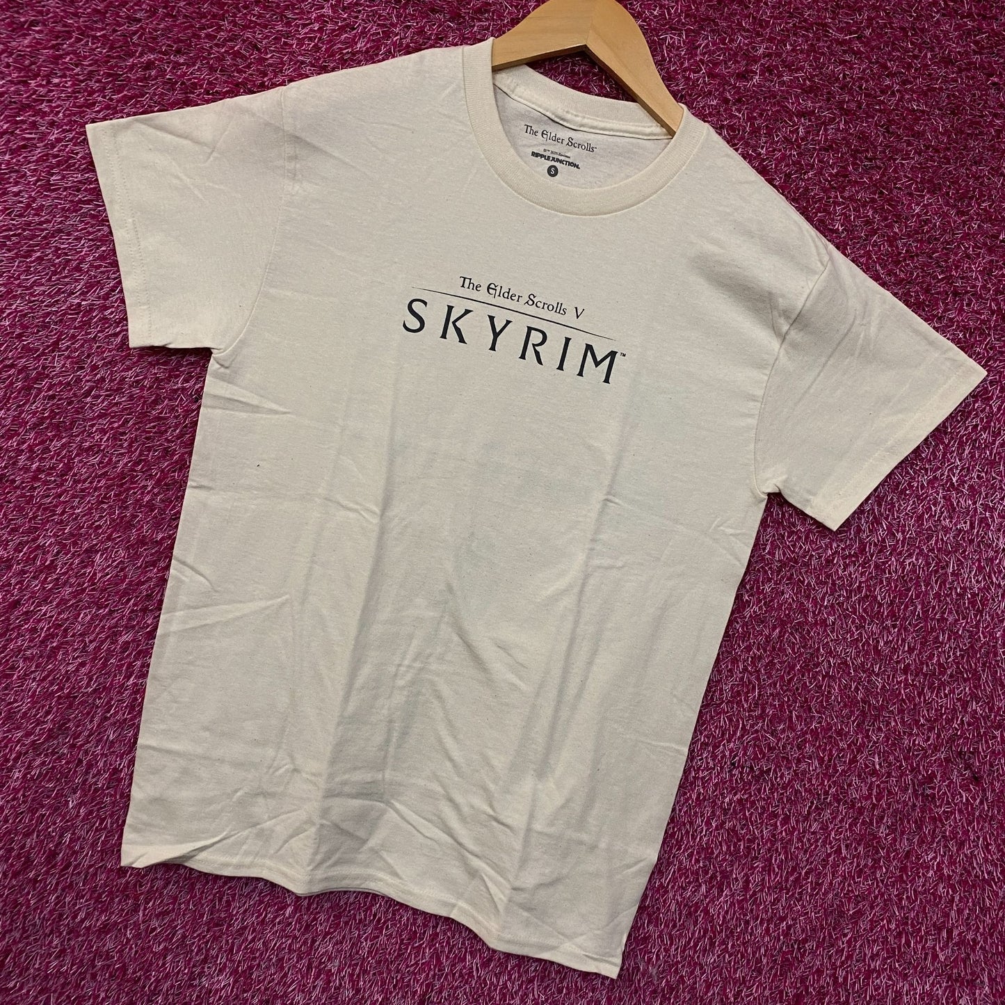 The Elder Scrolls V: Skyrim Graphic T-Shirt Small