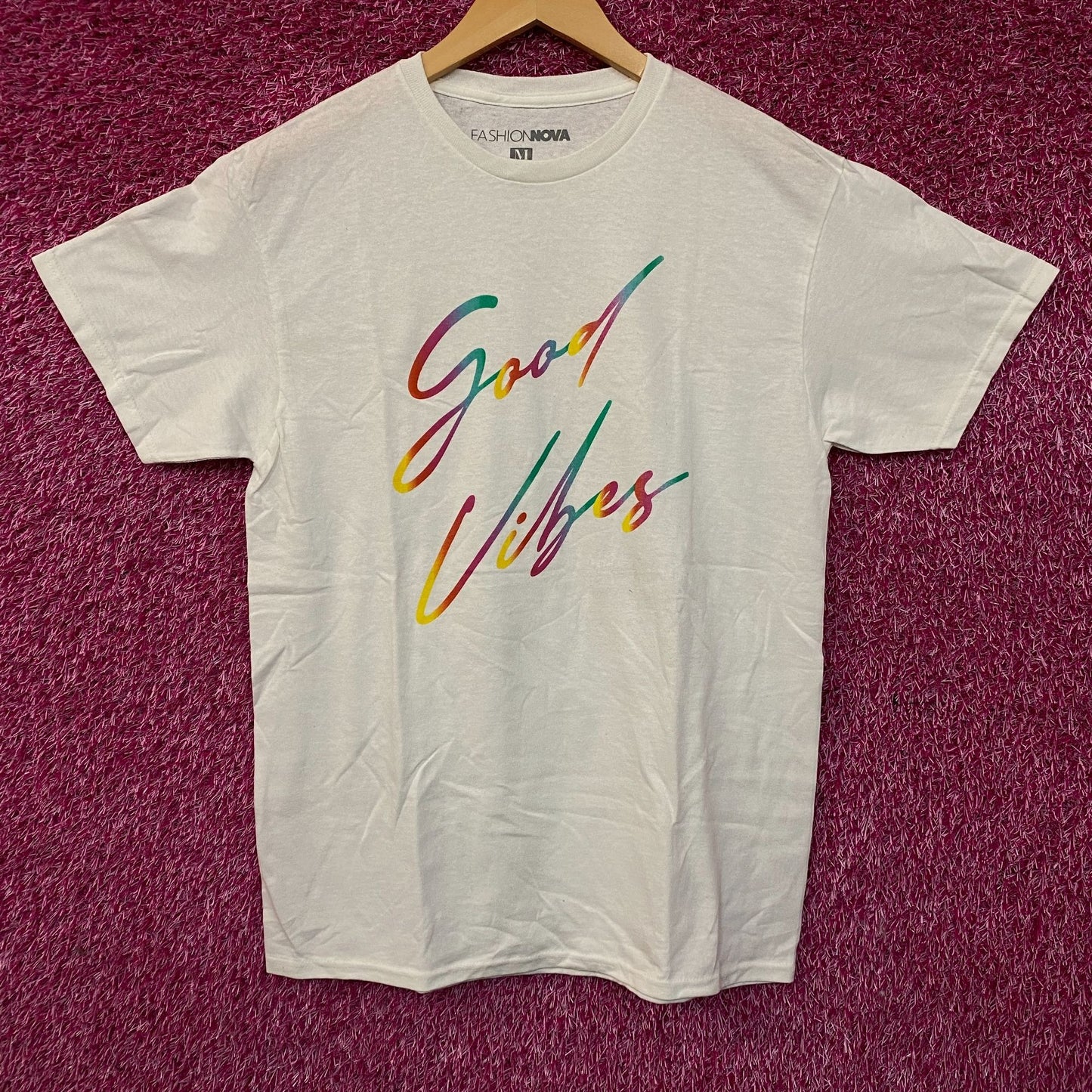 Fashion Nova Good Vibes Only Graphic T-Shirt Medium