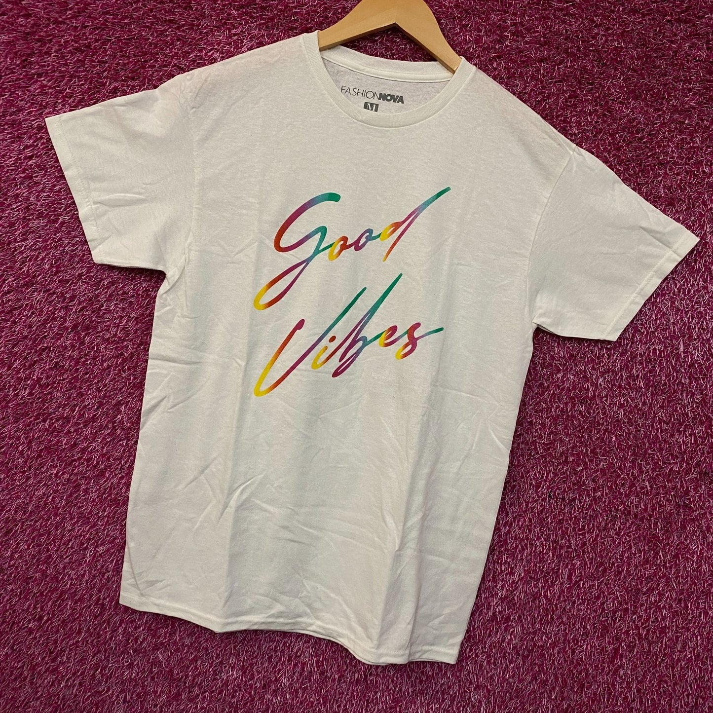 Fashion Nova Good Vibes Only Graphic T-Shirt Medium