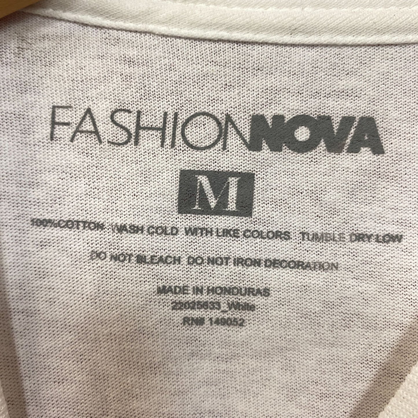 Fashion Nova Good Vibes Only Graphic T-Shirt Medium