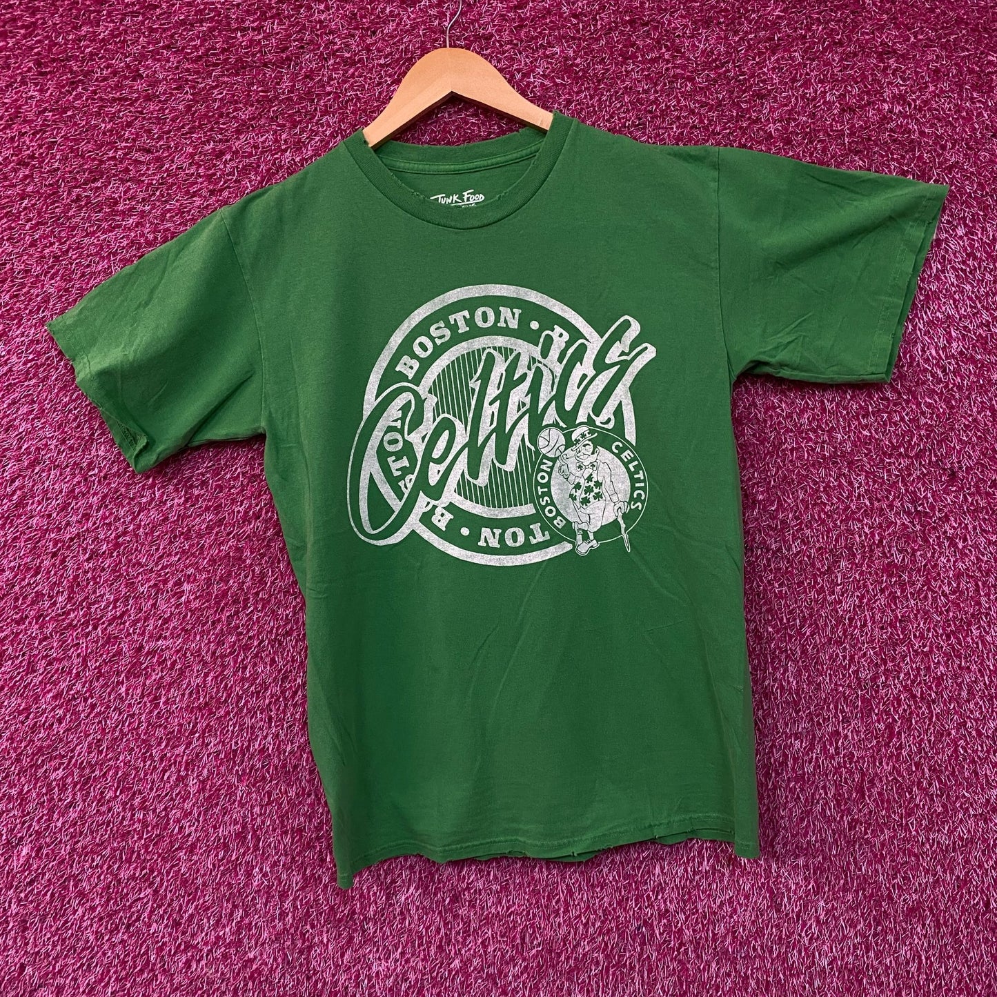 Junk Food Clothing Boston Celtics Crest Women's Vintage Style T-Shirt Small