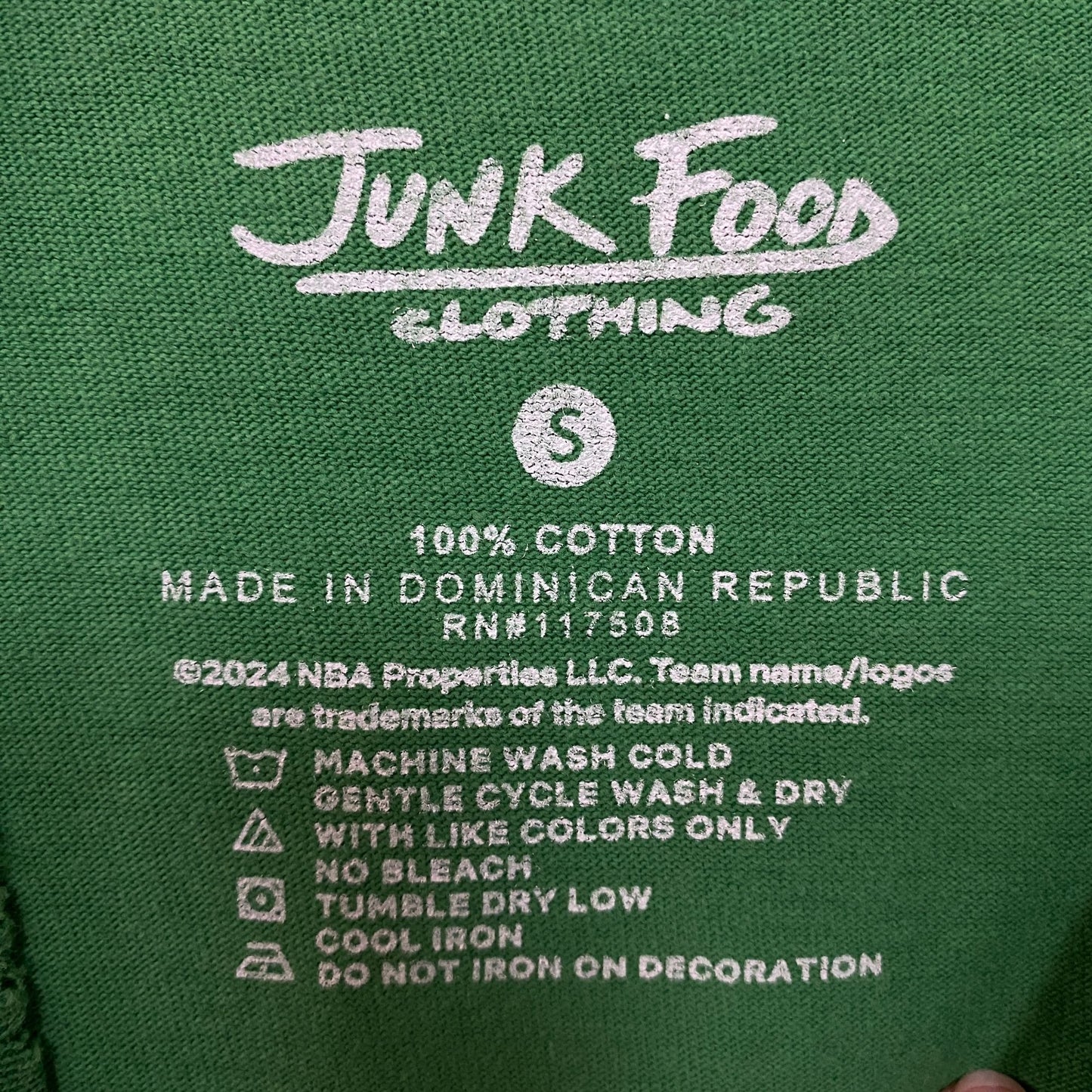 Junk Food Clothing Boston Celtics Crest Women's Vintage Style T-Shirt Small