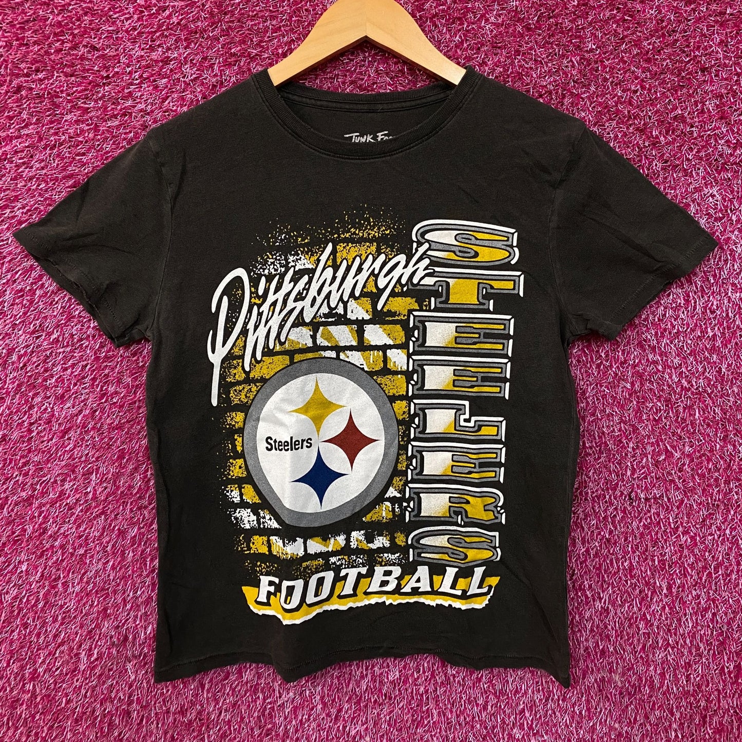 Junk Food Women's Pittsburgh Steelers Brick Vintage Style Tee XS
