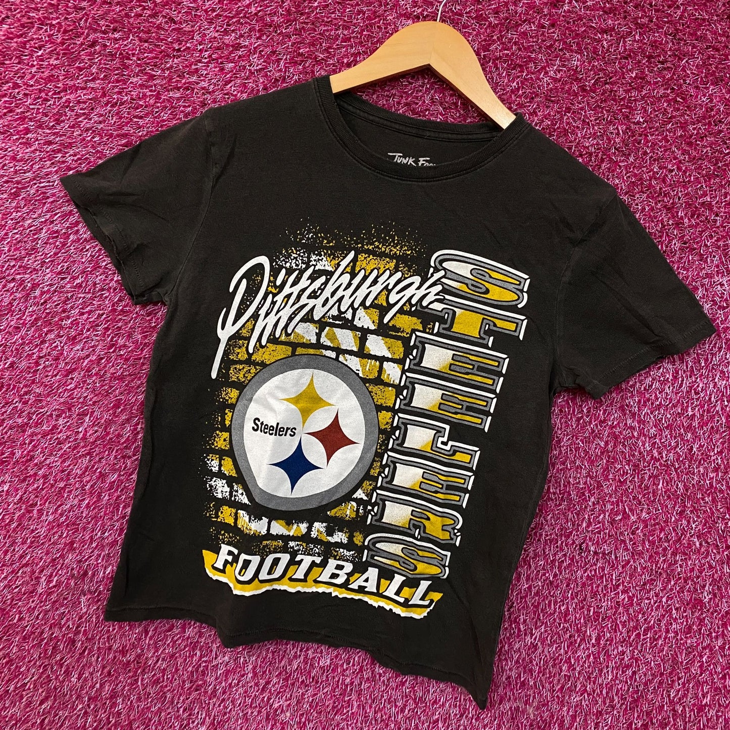 Junk Food Women's Pittsburgh Steelers Brick Vintage Style Tee XS