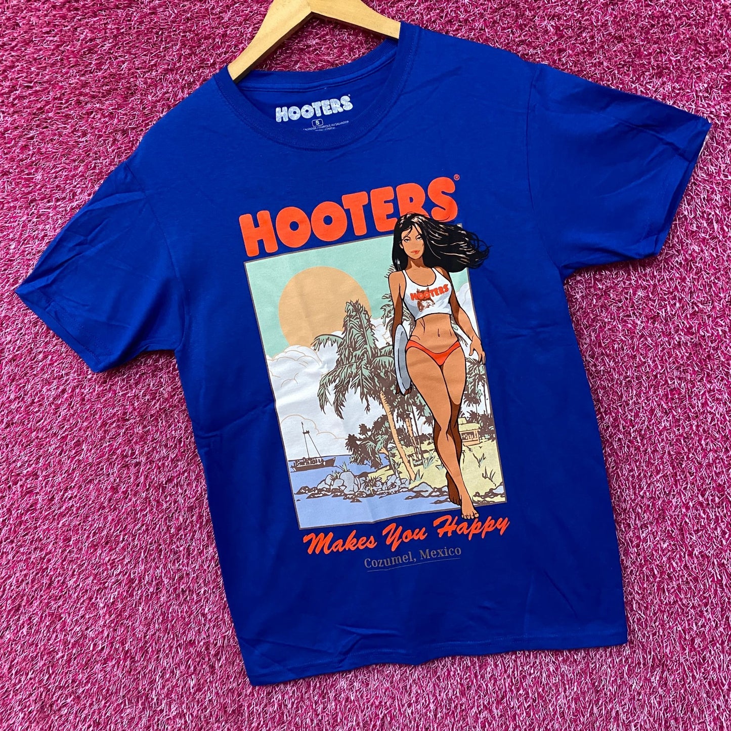 Hooters Makes You Happy Cozumel Mexico Beach Babe Sports Bar Promo T-Shirt Small