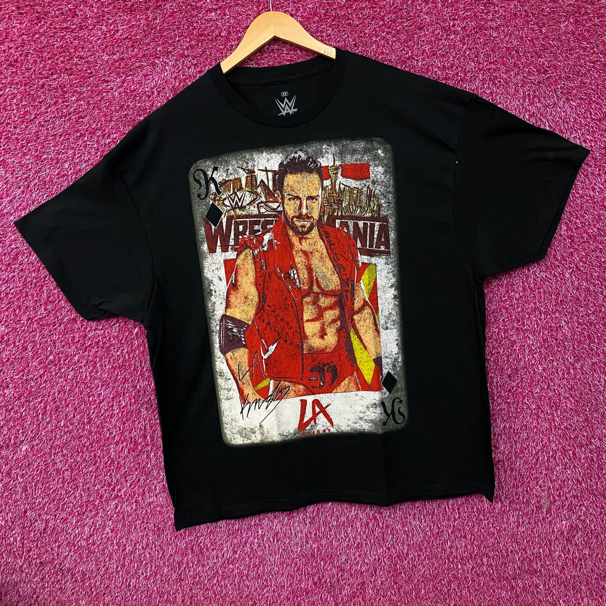 WWE LA Knight WrestleMania Card Graphic T-Shirt 2XL