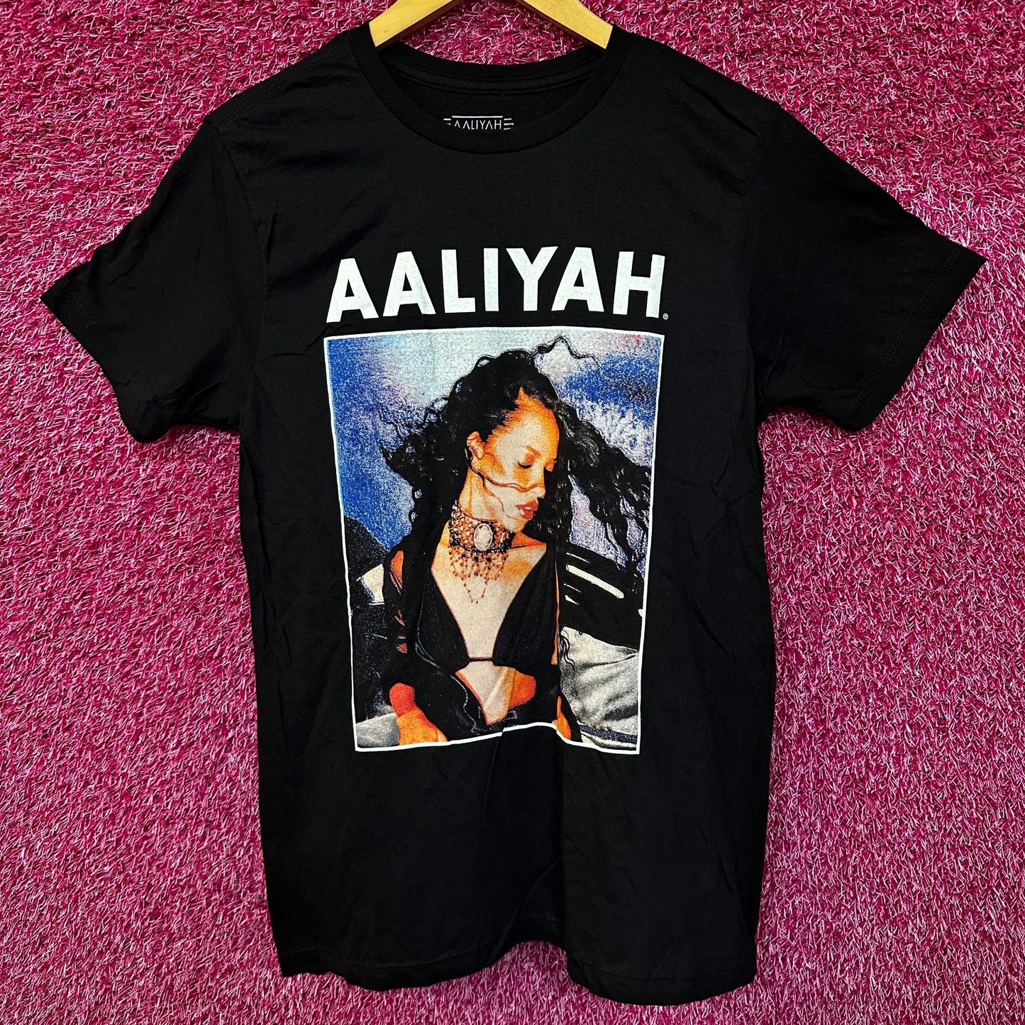 Aaliyah Queen Of RnB Tshirt size Medium