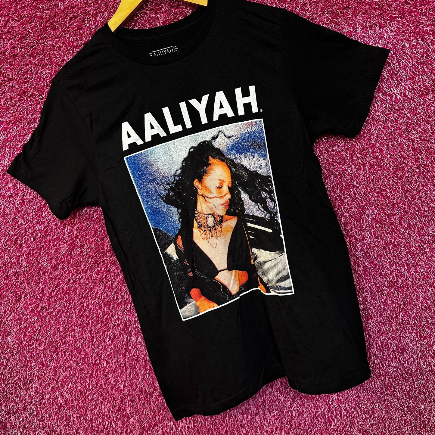 Aaliyah Queen Of RnB Tshirt size Medium