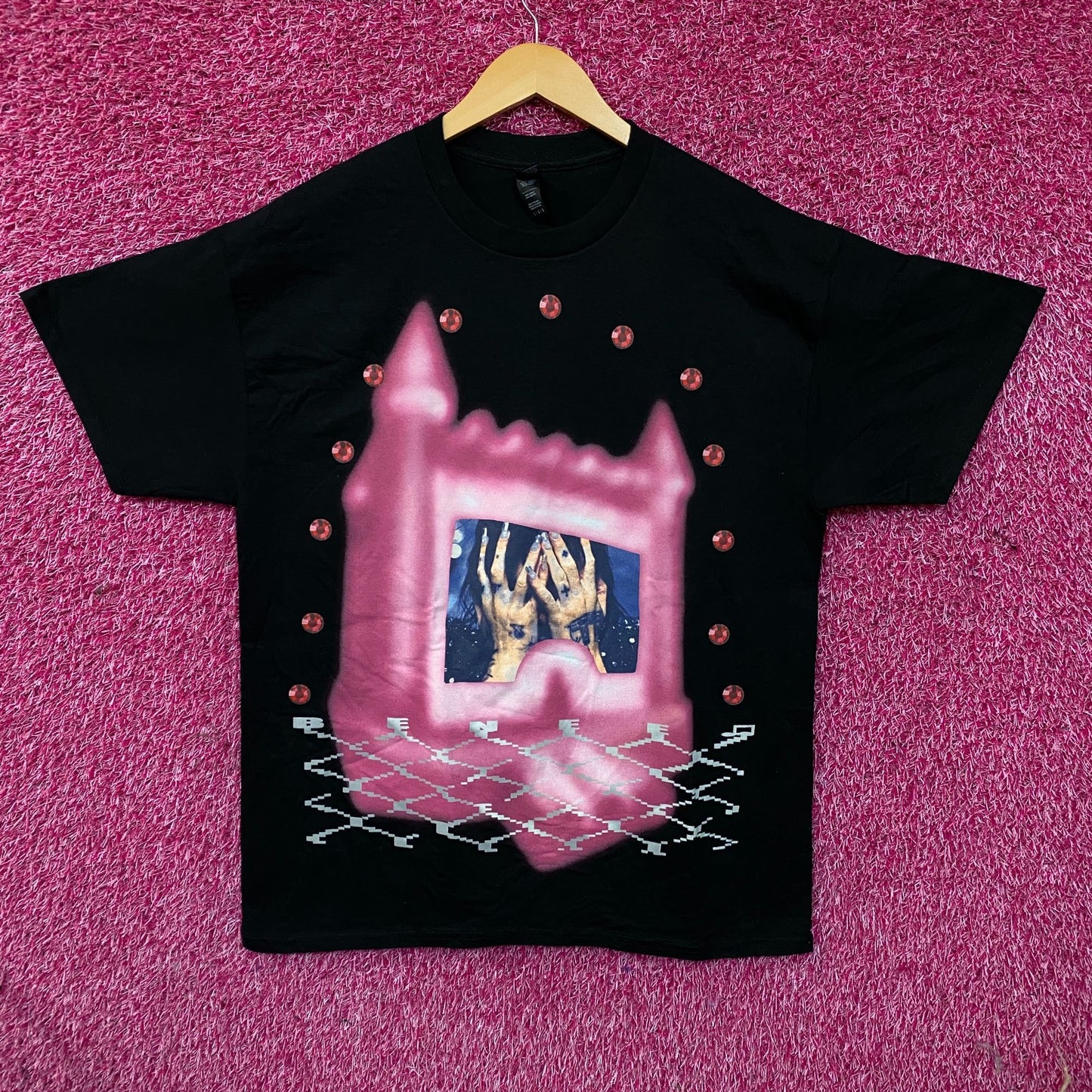 Benee Ur an Angel I'm Just Particles Graphic T-Shirt Large
