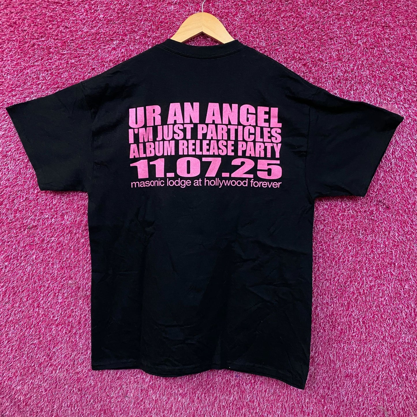 Benee Ur an Angel I'm Just Particles Graphic T-Shirt Large