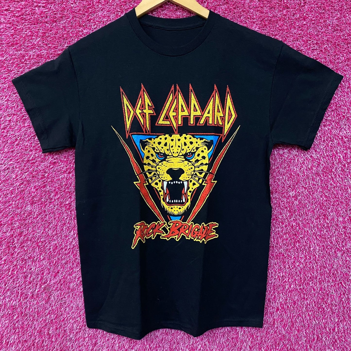 Def Leppard On Through The Nigh Rock Bridge Rock Band T-Shirt Medium