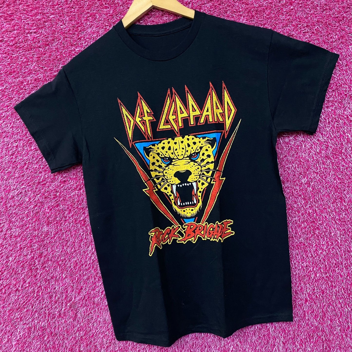 Def Leppard On Through The Nigh Rock Bridge Rock Band T-Shirt Medium