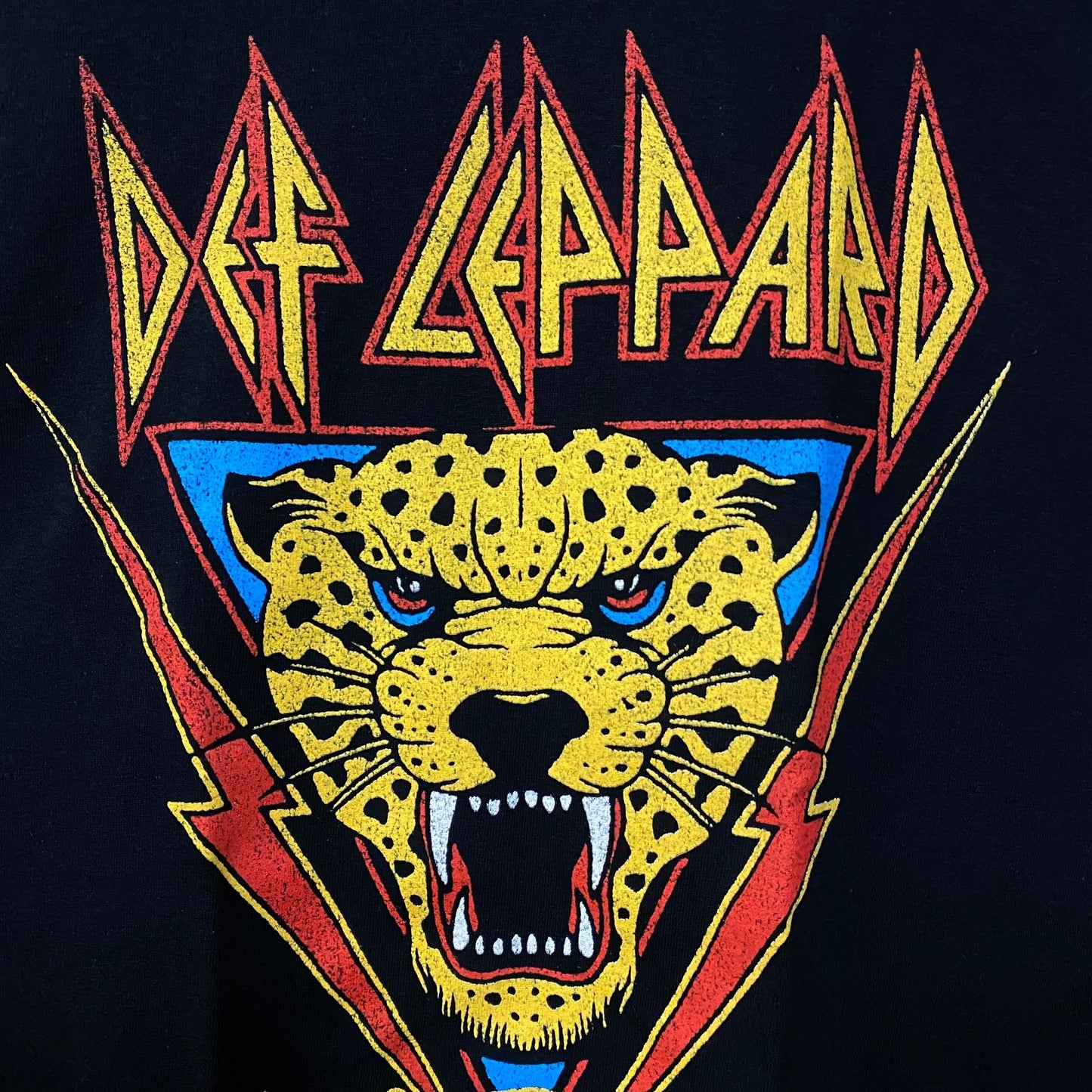 Def Leppard On Through The Nigh Rock Bridge Rock Band T-Shirt Medium