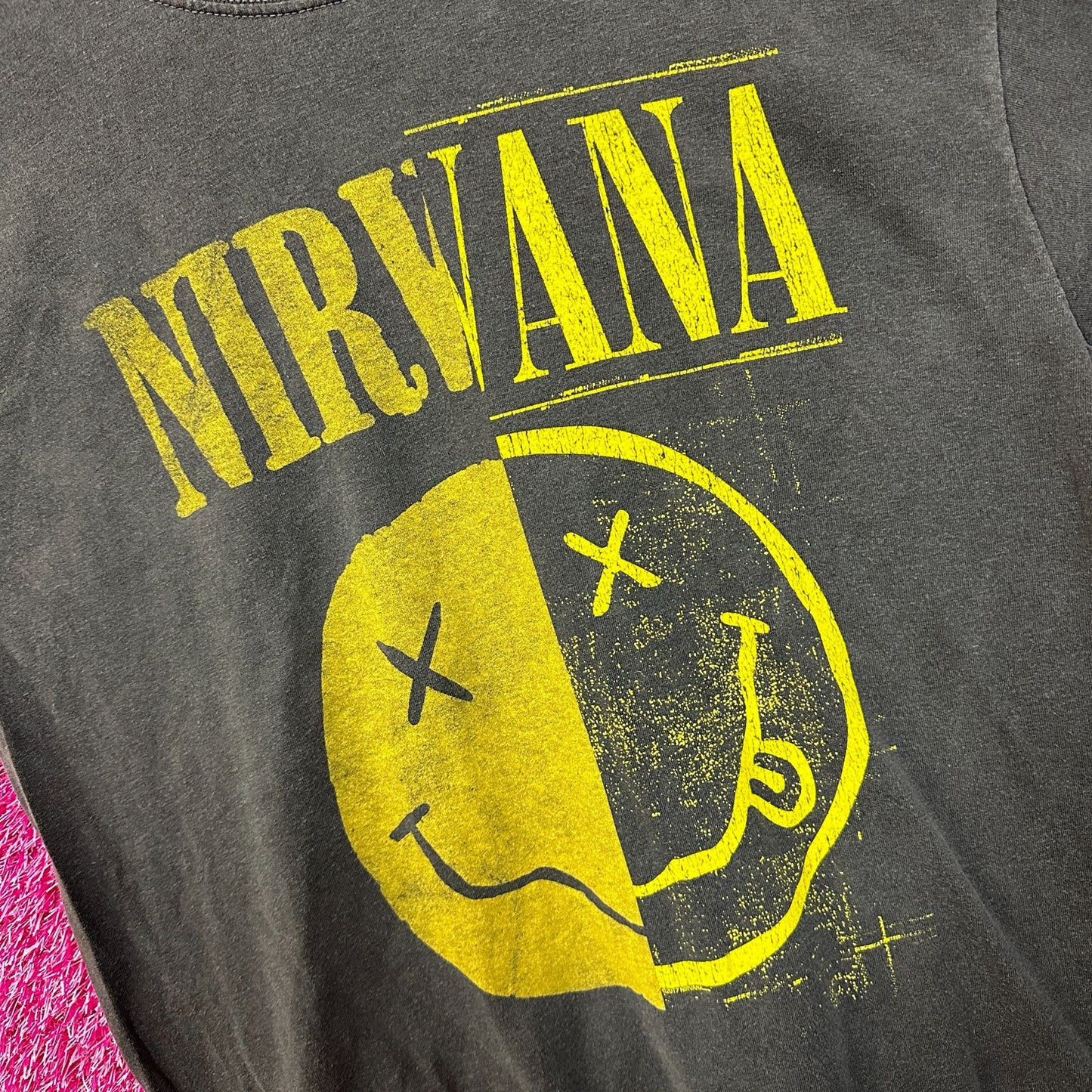 Nirvana Never mind Smiley Grunge Tshirt size Large