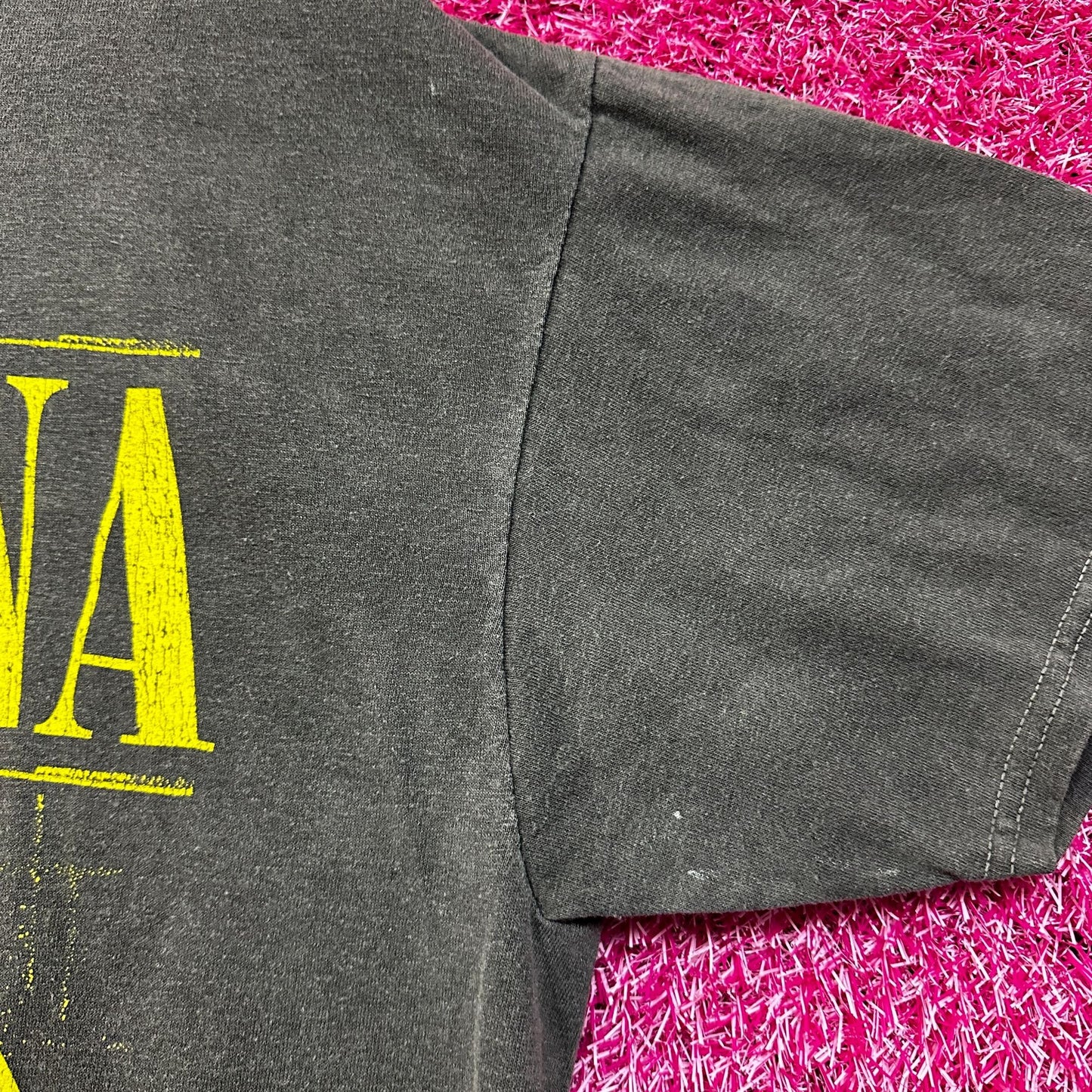 Nirvana Never mind Smiley Grunge Tshirt size Large