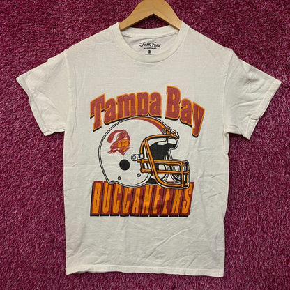 Junk Food Tampa Bay Buccaneers Throwback Helmet Flea Market Tee XS