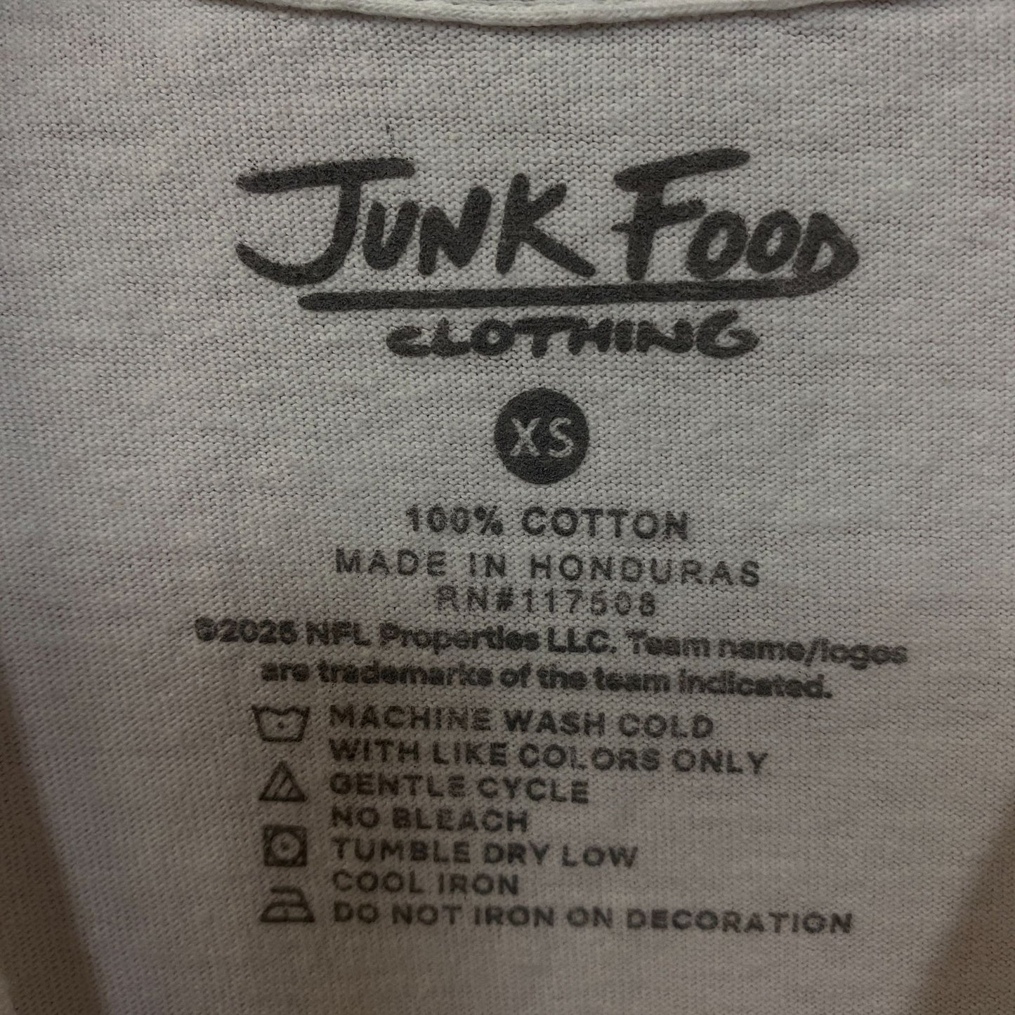 Junk Food Tampa Bay Buccaneers Throwback Helmet Flea Market Tee XS