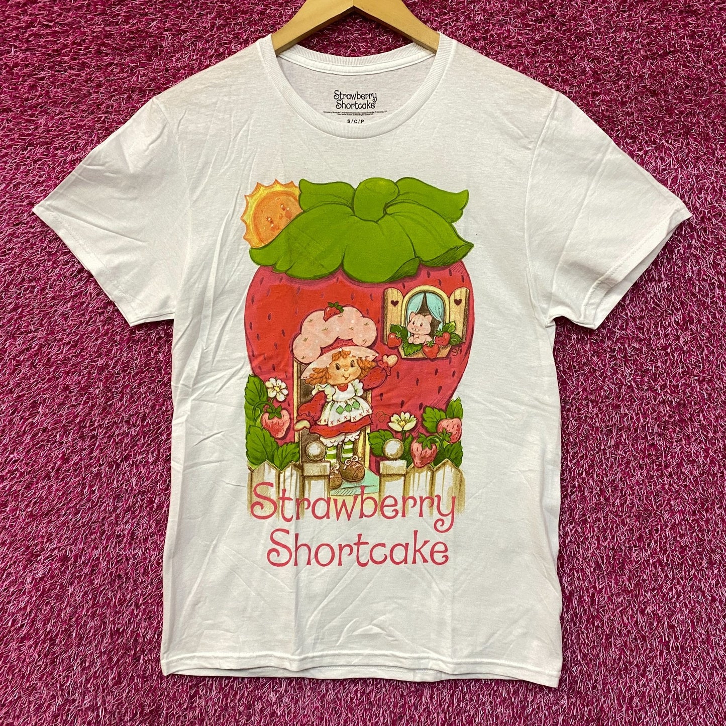 Strawberry Shortcake Berry Sunny House Graphic T-Shirt Small