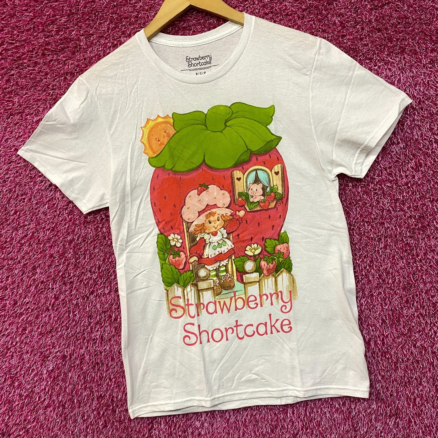 Strawberry Shortcake Berry Sunny House Graphic T-Shirt Small