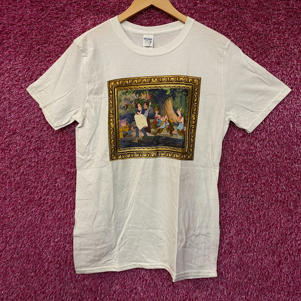 Snow White and the Seven Dwarfs painting Tshirt size Medium