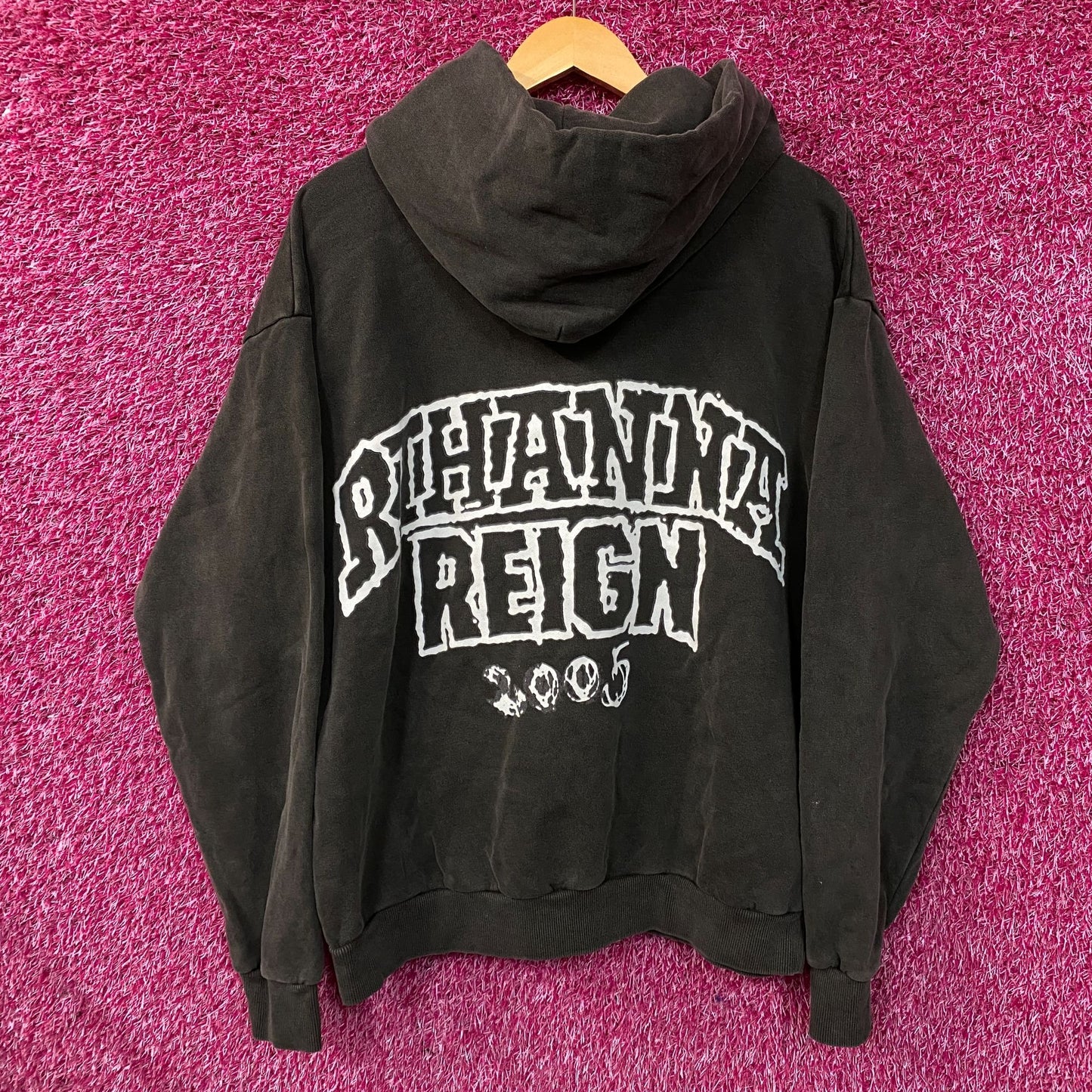 Rihanna R20 "Rhenna" Graphic Pullover Hoodie Large