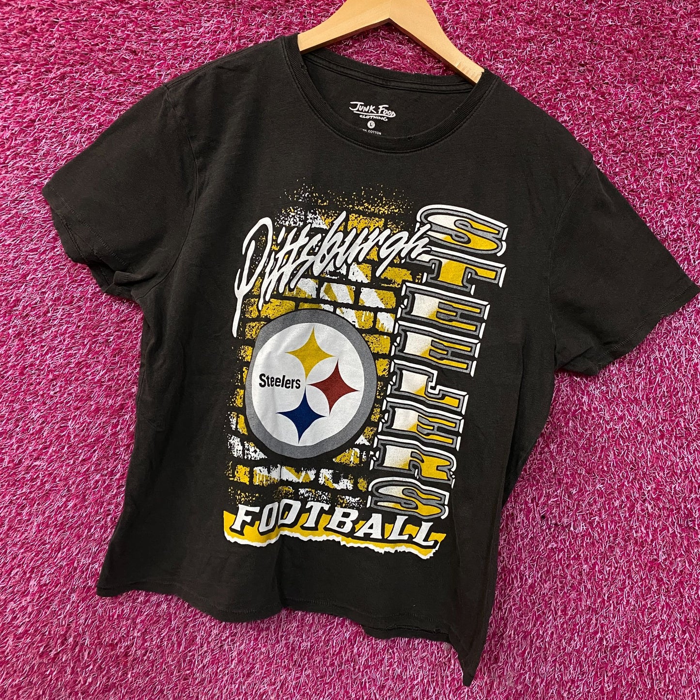 Junk Food Women's Pittsburgh Steelers Brick Vintage Style Tee Large