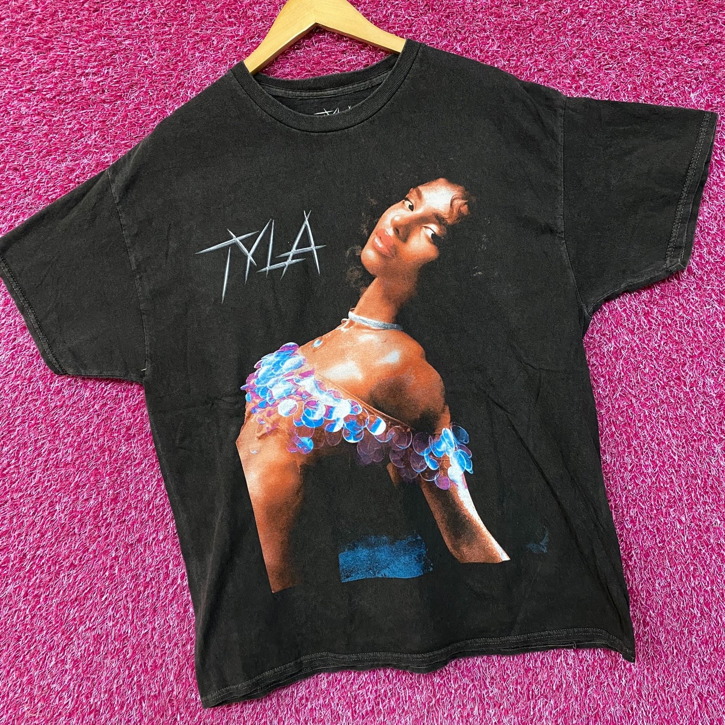 Tyla Water Art Album Poster T-Shirt Large