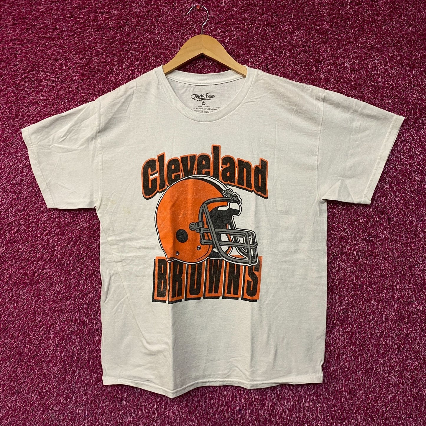 Junk Food Clothing NFL Cleveland Browns Throwback Helmet T-Shirt Medium