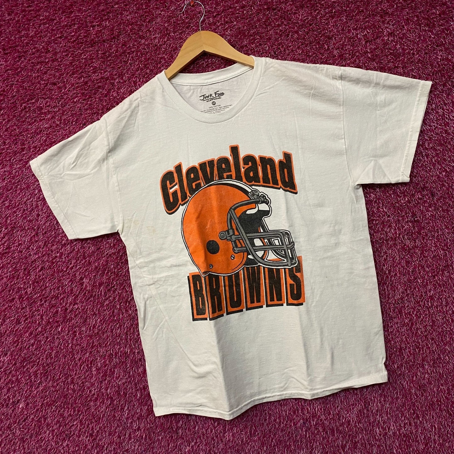 Junk Food Clothing NFL Cleveland Browns Throwback Helmet T-Shirt Medium