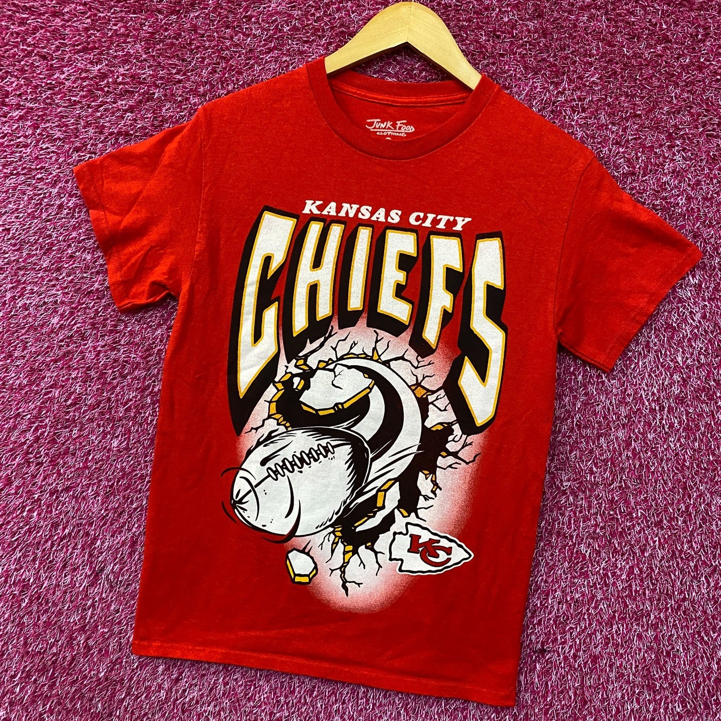 Junk Food NFL Kansas City Chiefs Break Through T-Shirt XS
