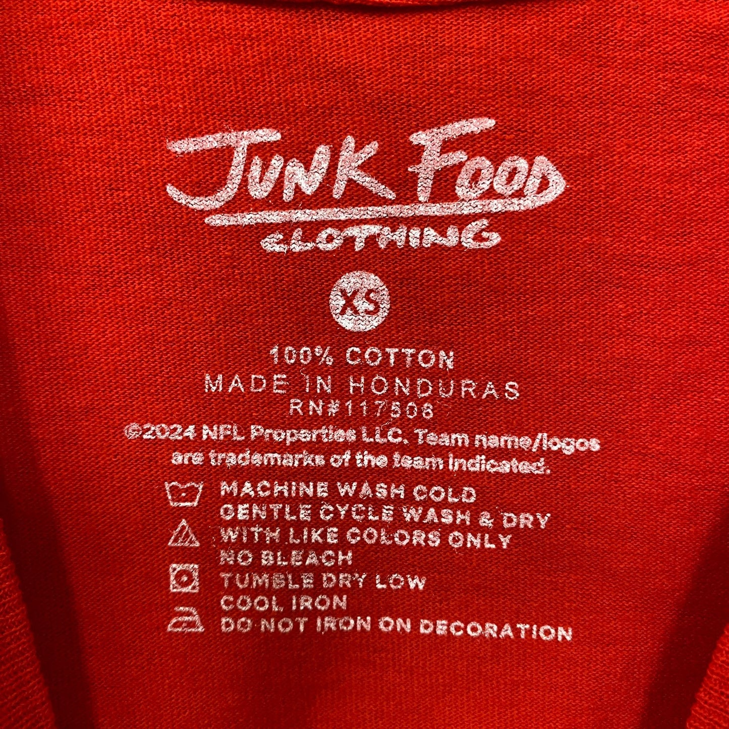 Junk Food NFL Kansas City Chiefs Break Through T-Shirt XS
